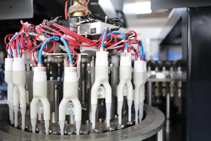 Automatisch Schlagfüllende mit einer Kappe bedeckende professionelle flüssige Füllmaschine Combiblock