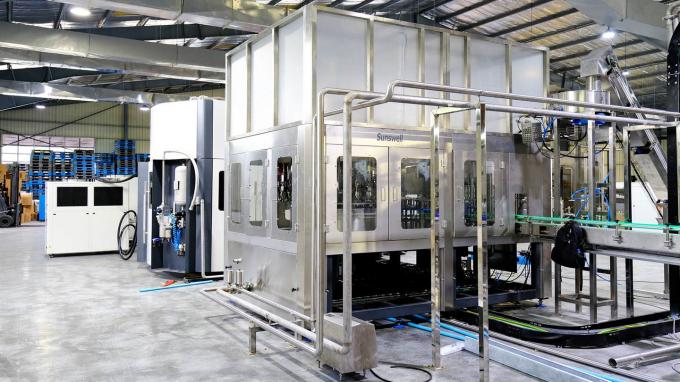 Hochgeschwindigkeits-Automatik 3 in 1 Gasgetränk Kohlensäurehaltiges Getränk Füllmaschine Ausrüstung Glasflasche CSD-Anlage 8